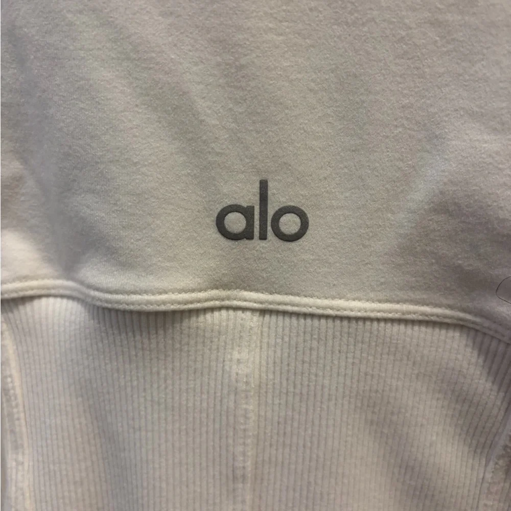 AlCropped White Zip-Up Jacket